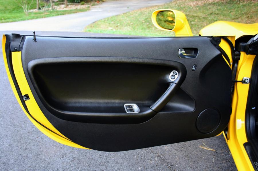 Детали интерьера Pontiac Solstice GXP 2008 года  (фото 41 из 68)